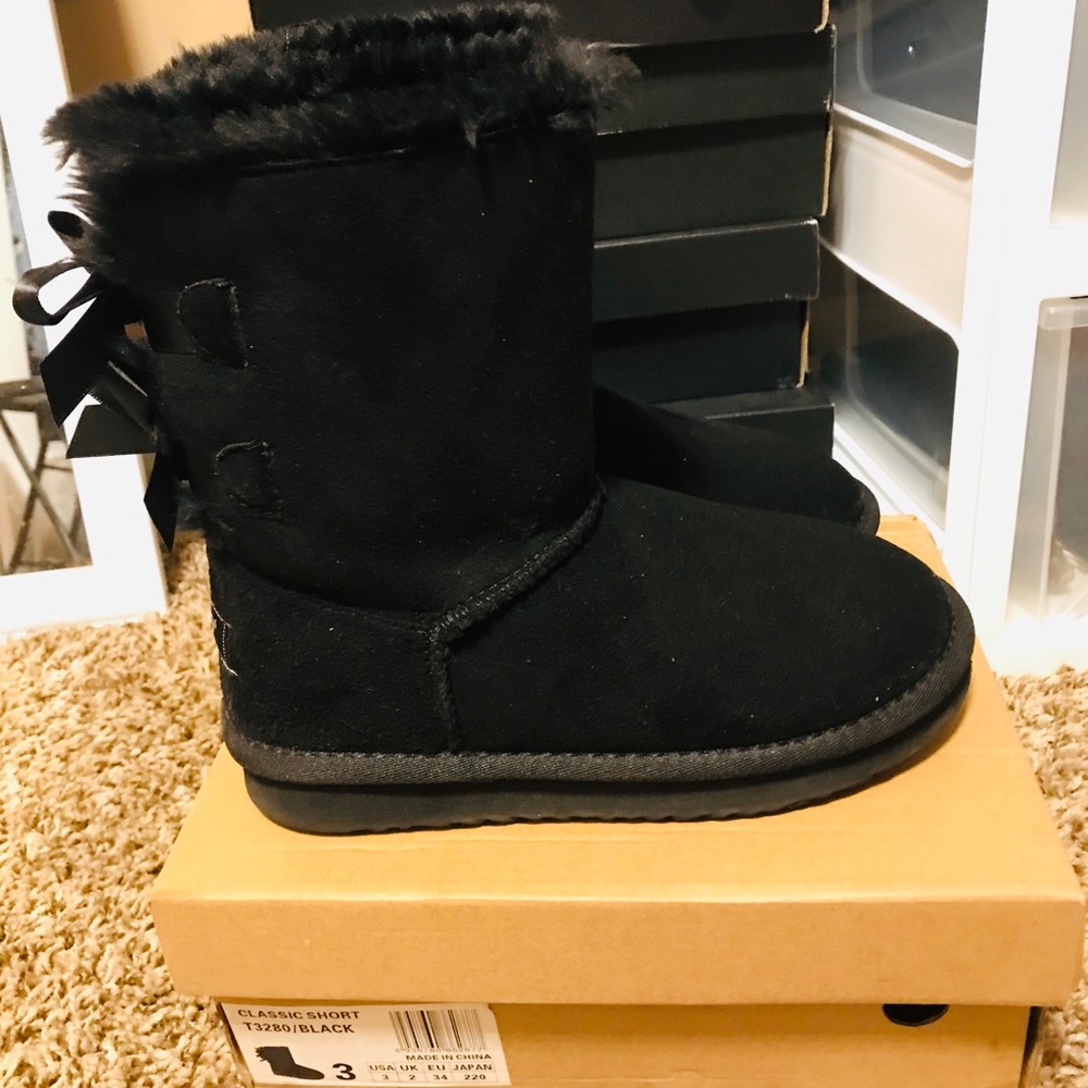 Uggs - Picture 2 of 4